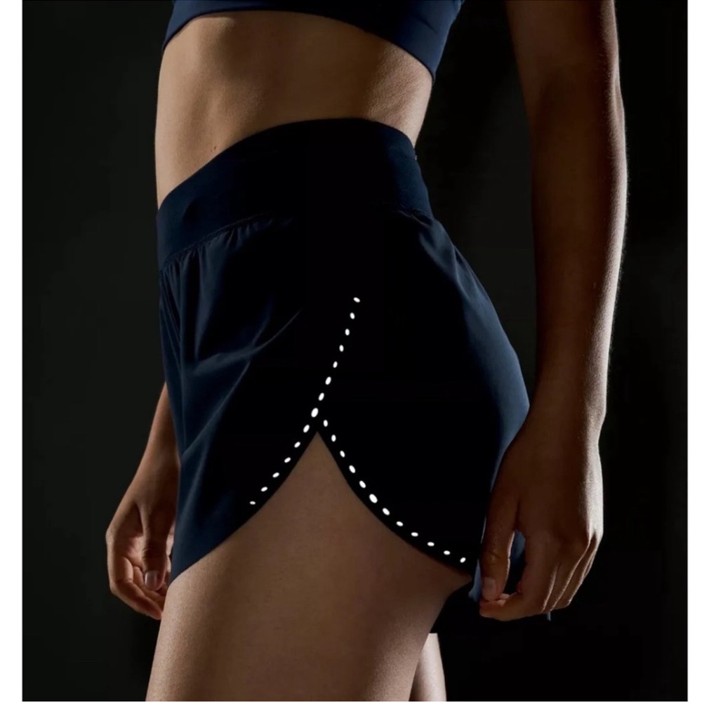 Lululemon navy find your pace HR lined short 3” size 8 excellent used condition